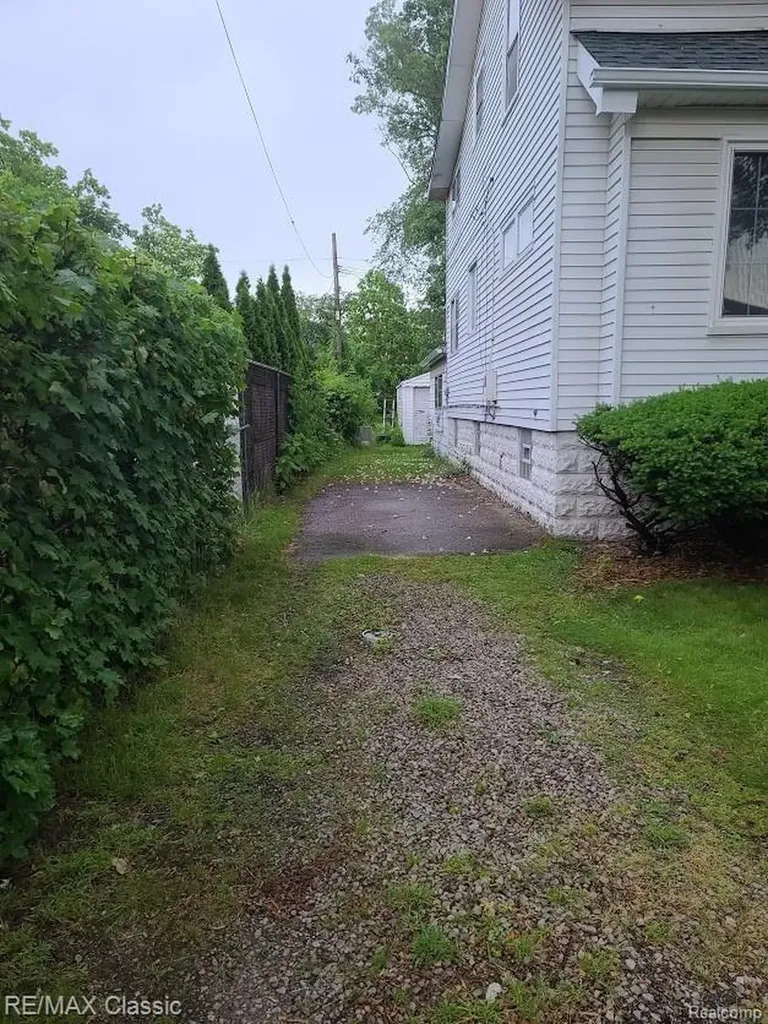 304 Baker Street Royal Oak City MI 48067