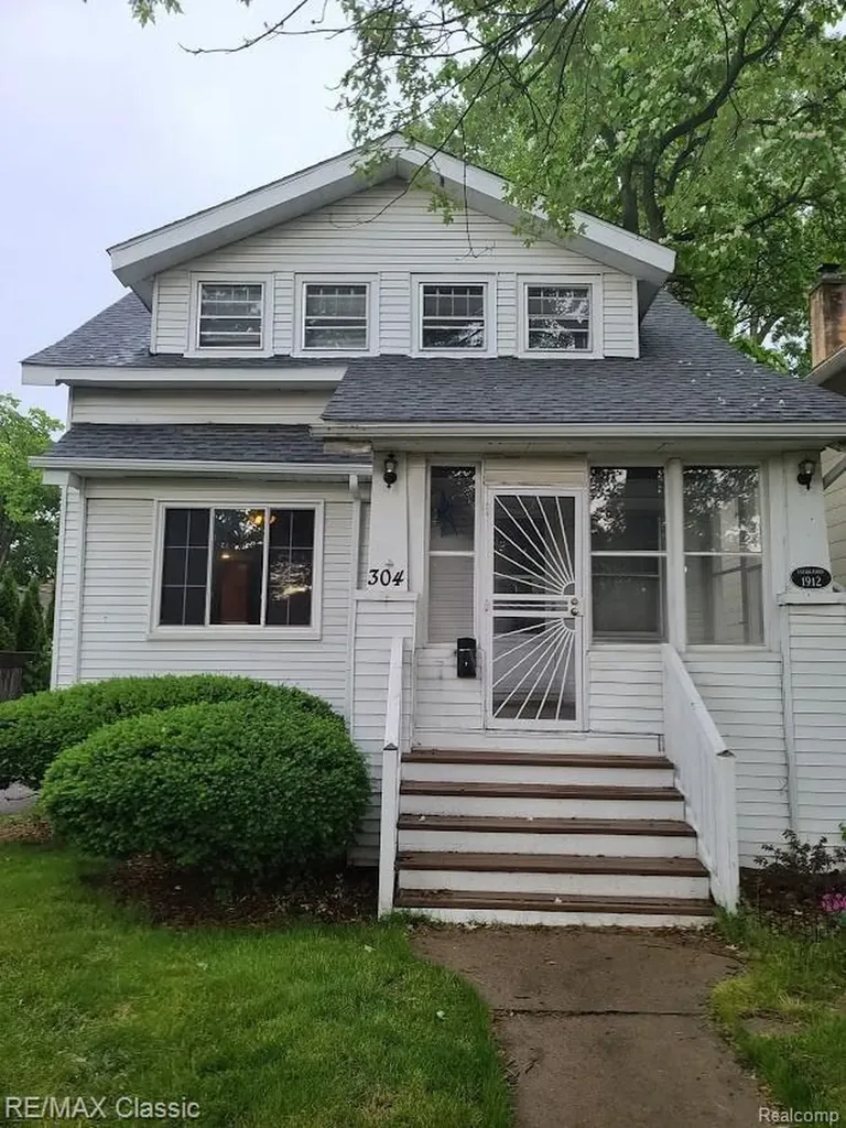 304 Baker Street Royal Oak City MI 48067