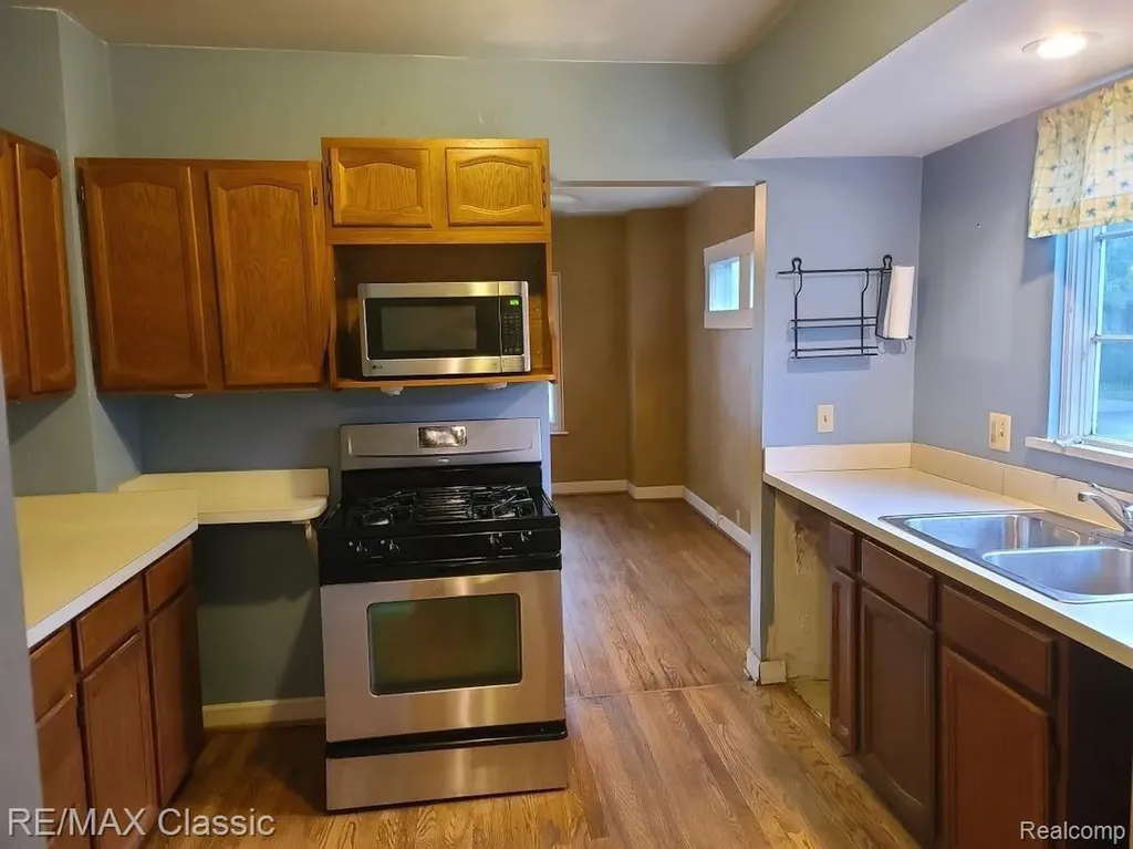 304 Baker Street Royal Oak City MI 48067