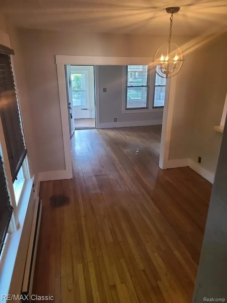 300 Baker Street Royal Oak City MI 48067
