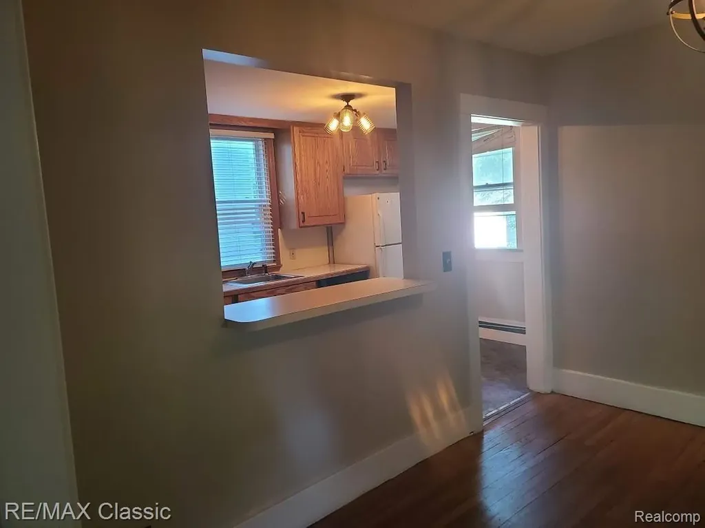 300 Baker Street Royal Oak City MI 48067