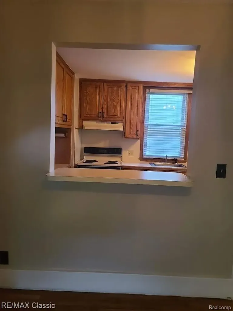 300 Baker Street Royal Oak City MI 48067