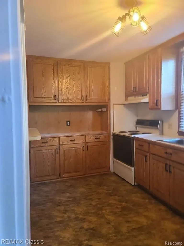 300 Baker Street Royal Oak City MI 48067
