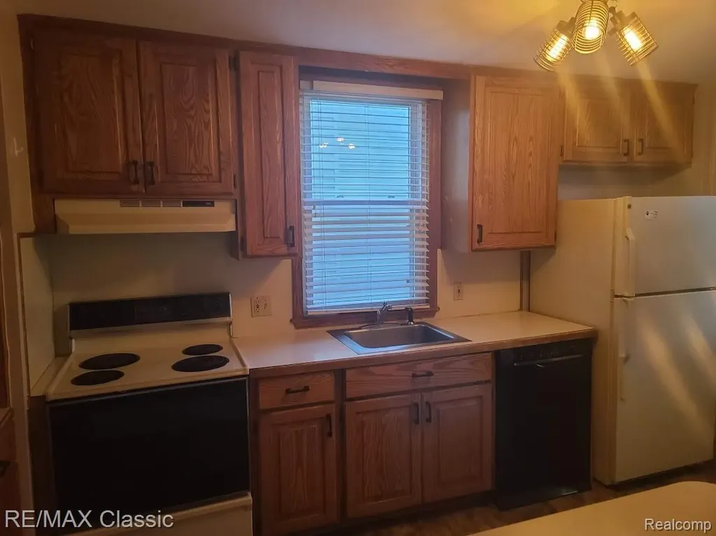 300 Baker Street Royal Oak City MI 48067