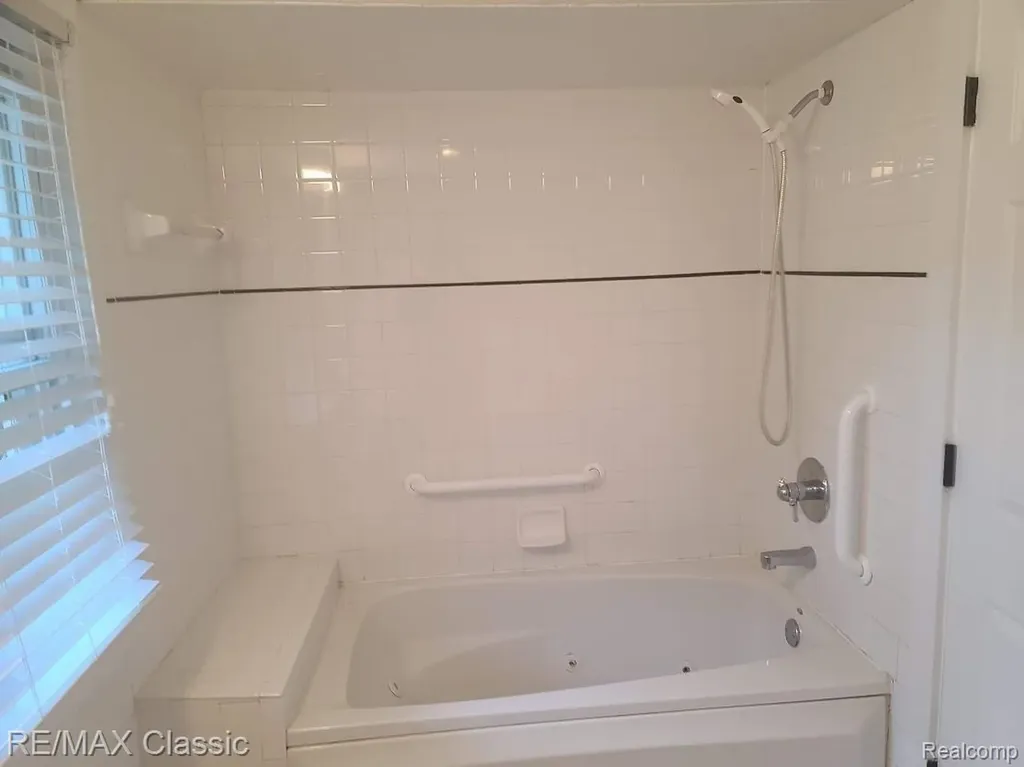300 Baker Street Royal Oak City MI 48067