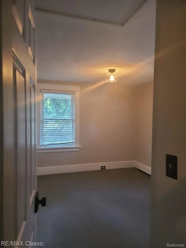 300 Baker Street Royal Oak City MI 48067
