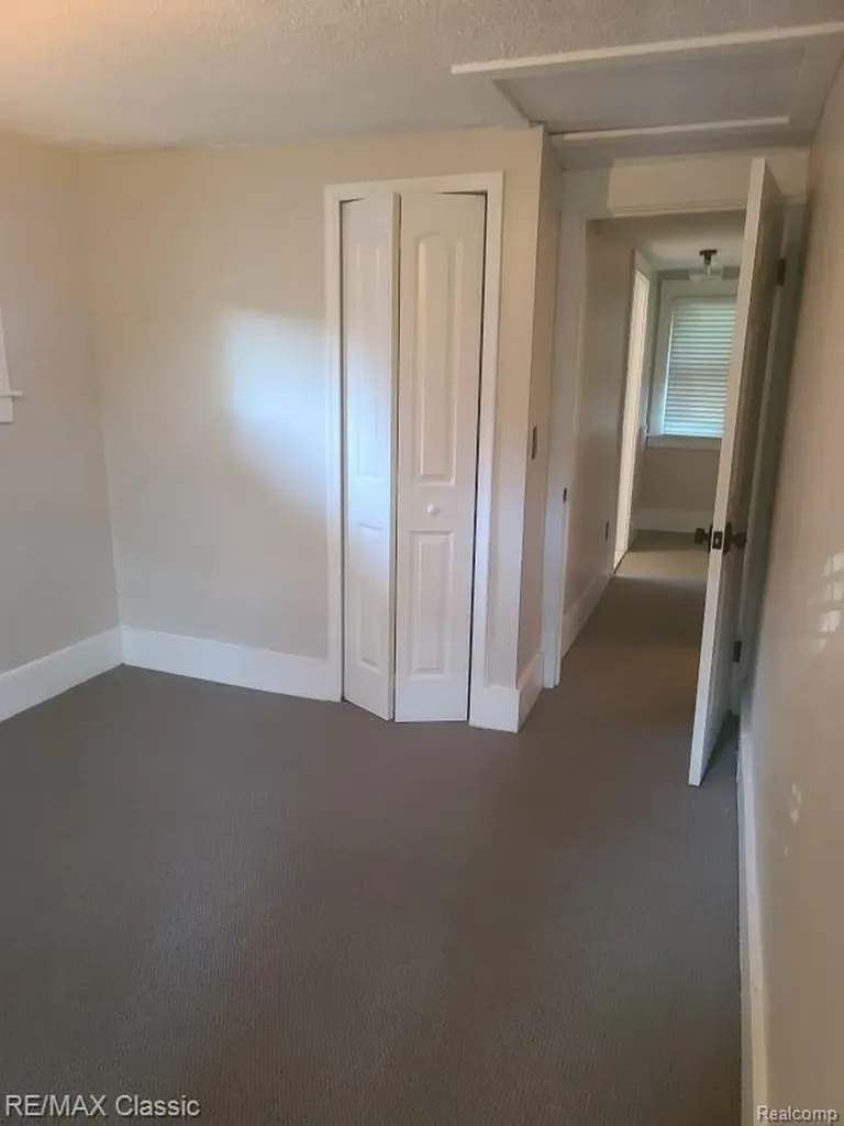 300 Baker Street Royal Oak City MI 48067