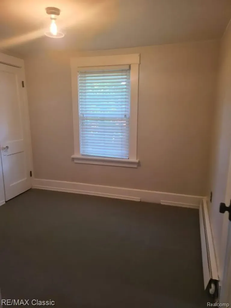 300 Baker Street Royal Oak City MI 48067