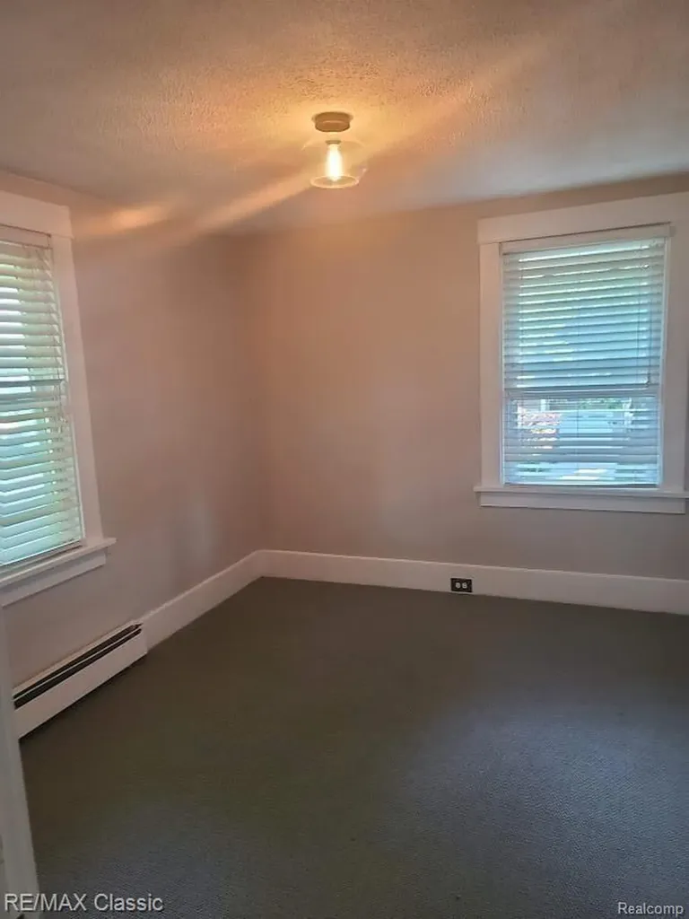 300 Baker Street Royal Oak City MI 48067