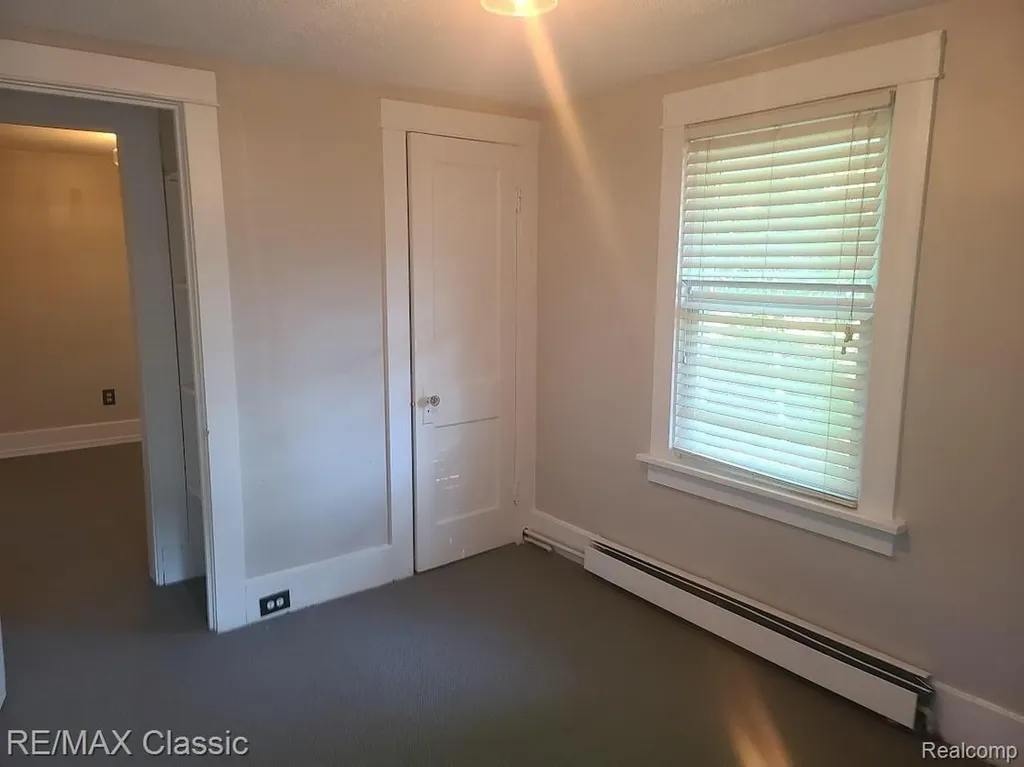 300 Baker Street Royal Oak City MI 48067