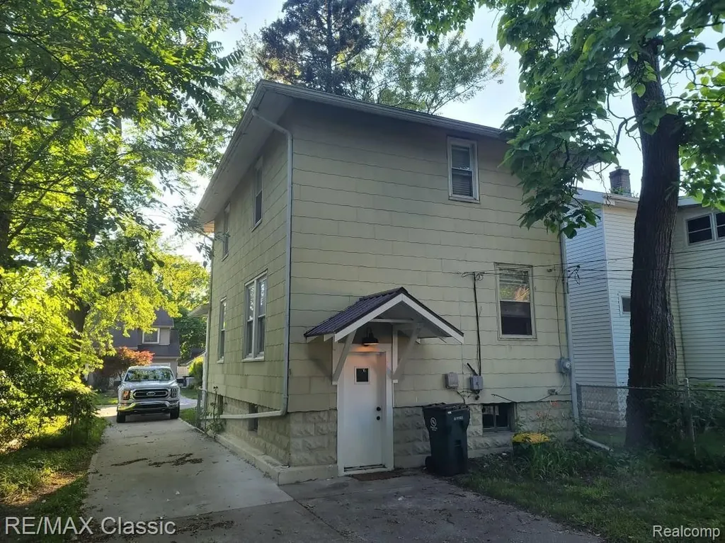 300 Baker Street Royal Oak City MI 48067
