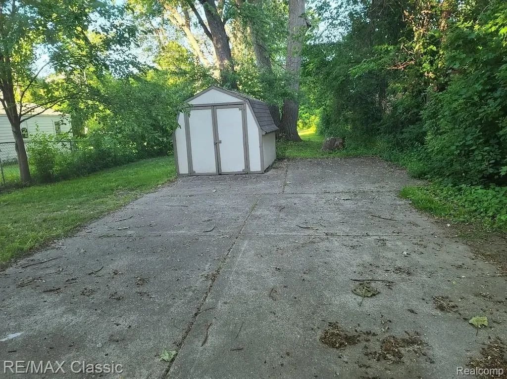 300 Baker Street Royal Oak City MI 48067