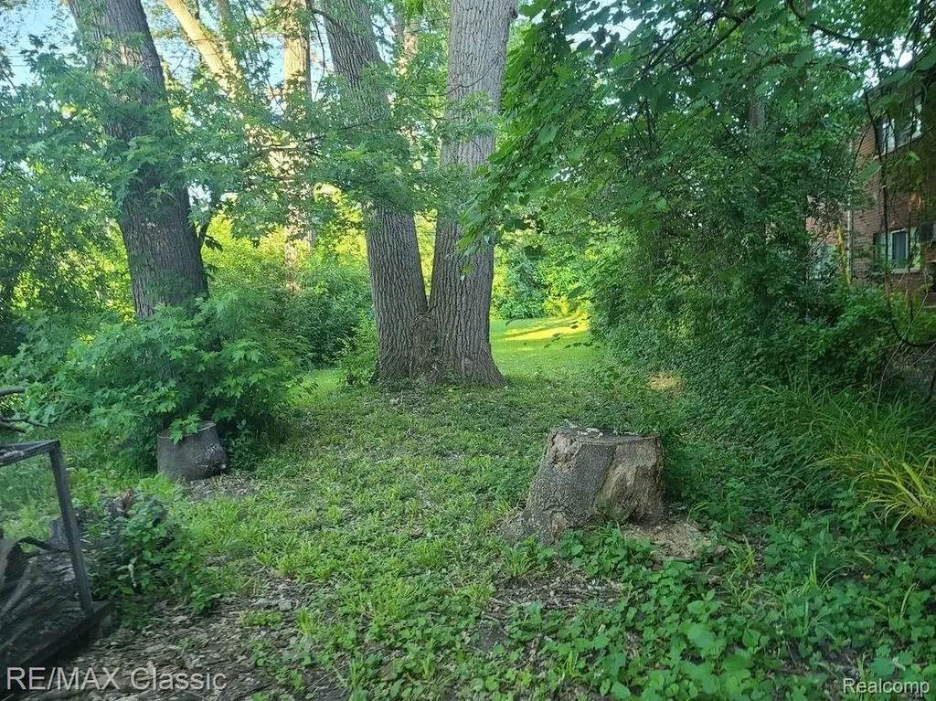300 Baker Street Royal Oak City MI 48067