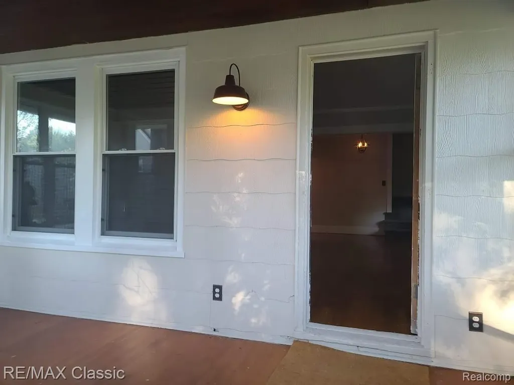 300 Baker Street Royal Oak City MI 48067