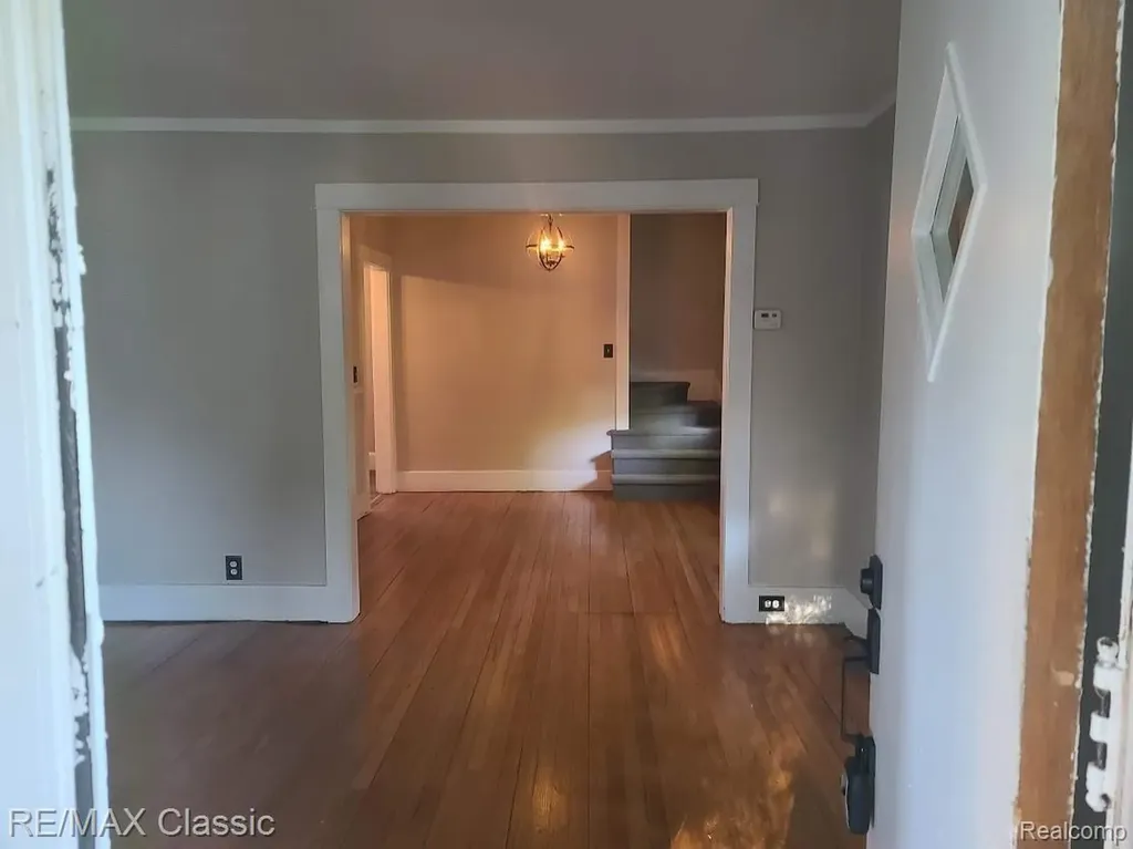 300 Baker Street Royal Oak City MI 48067