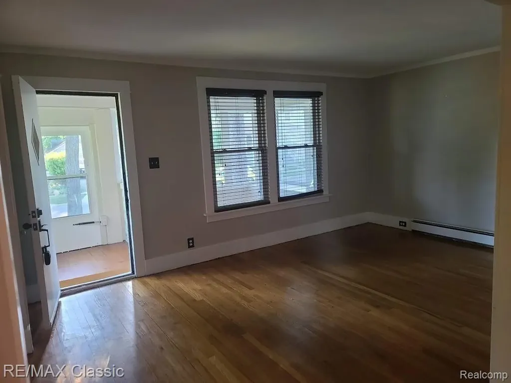 300 Baker Street Royal Oak City MI 48067