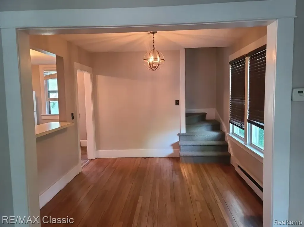 300 Baker Street Royal Oak City MI 48067
