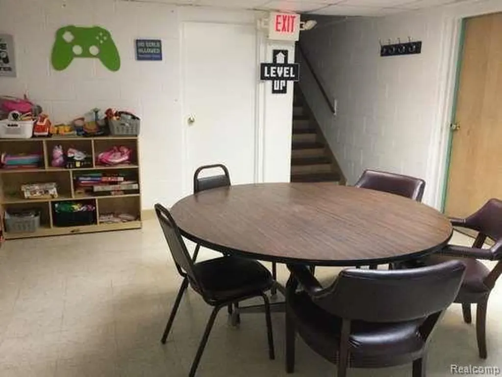 575 Louisa Street Flint City MI 48503