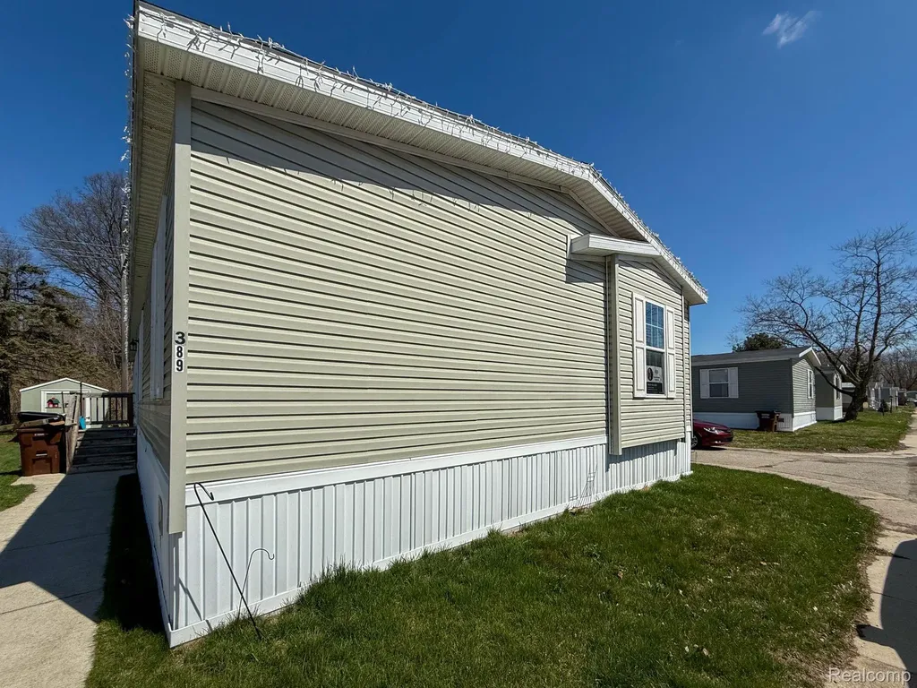 389 Rustic Lane N Sumpter Township MI 48111