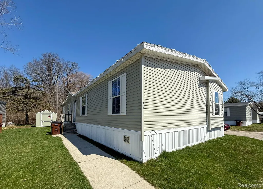 389 Rustic Lane N Sumpter Township MI 48111