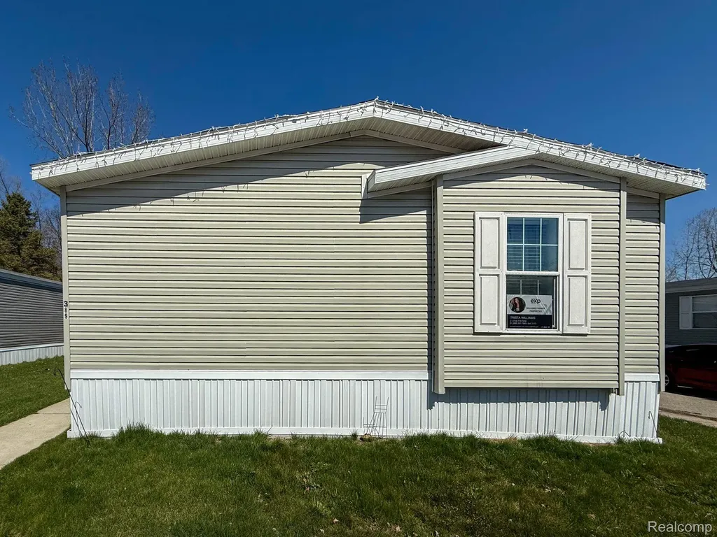 389 Rustic Lane N Sumpter Township MI 48111
