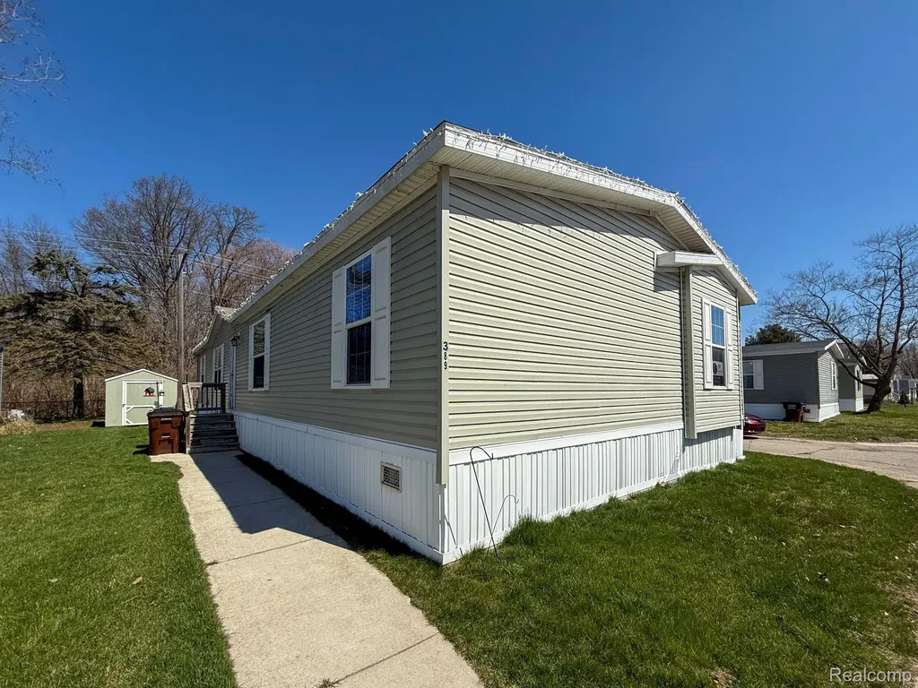 389 Rustic Lane N Sumpter Township MI 48111