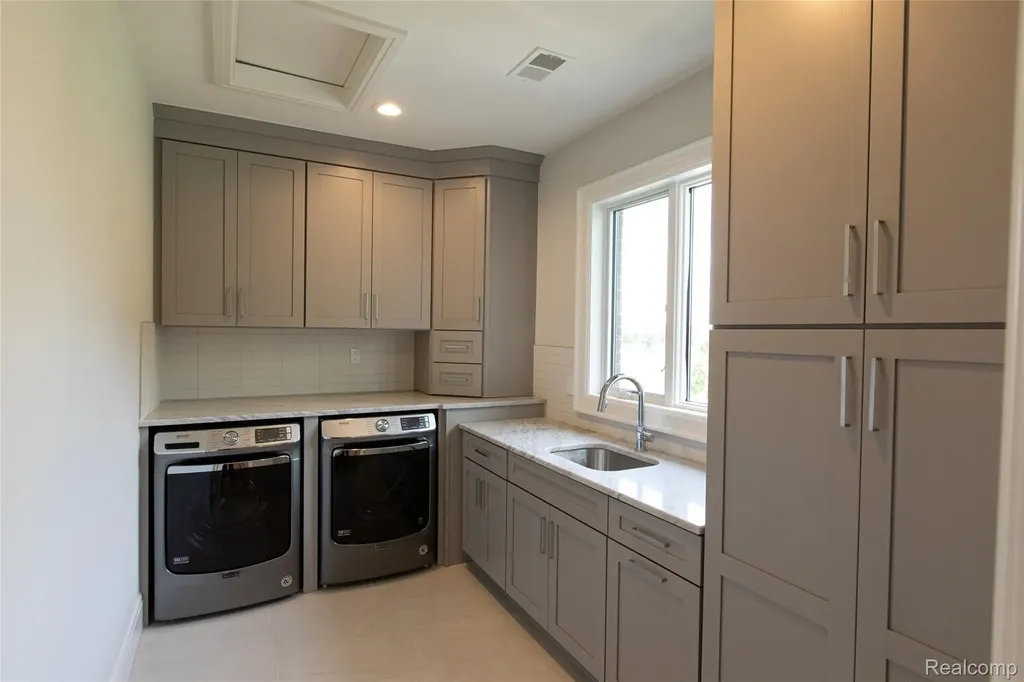 3215 Pompilio Drive Oakland Charter Township MI 48306