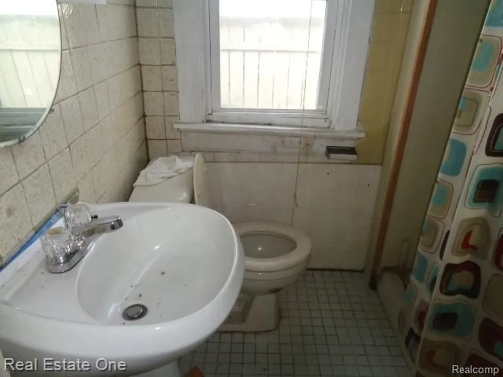 14995 Maddelein Street Detroit City MI 48205