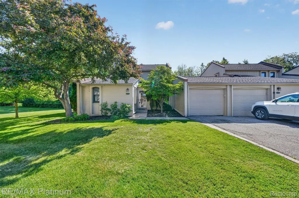 2927 Moon Lake Drive West Bloomfield Charter Township MI 48323