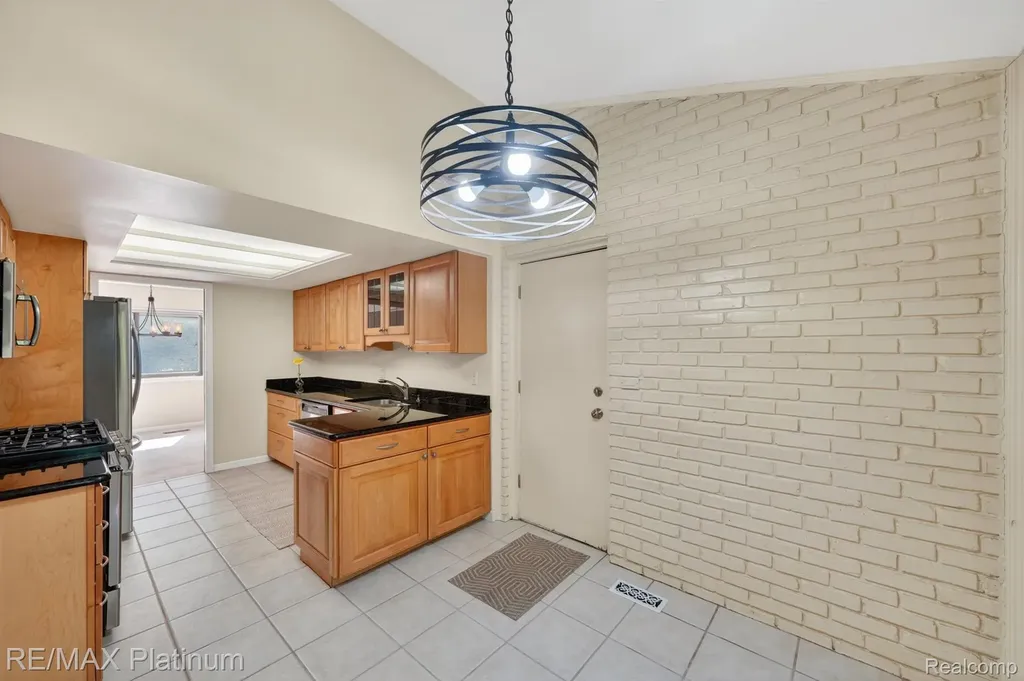 2927 Moon Lake Drive West Bloomfield Charter Township MI 48323