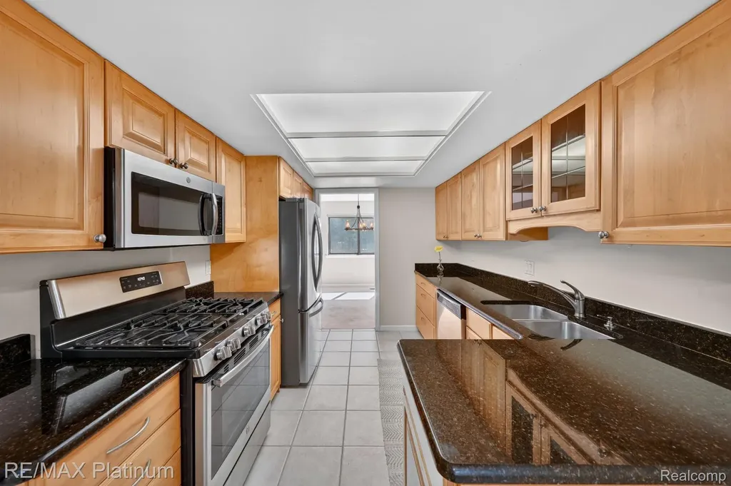 2927 Moon Lake Drive West Bloomfield Charter Township MI 48323