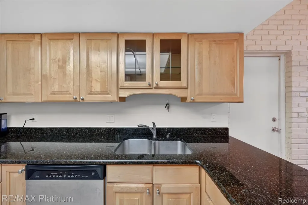 2927 Moon Lake Drive West Bloomfield Charter Township MI 48323