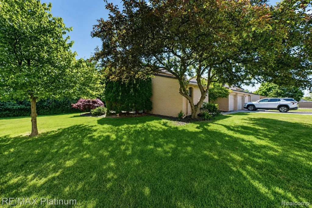 2927 Moon Lake Drive West Bloomfield Charter Township MI 48323