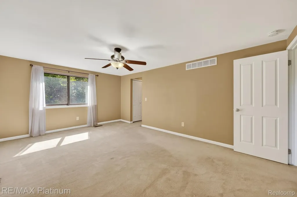 2927 Moon Lake Drive West Bloomfield Charter Township MI 48323