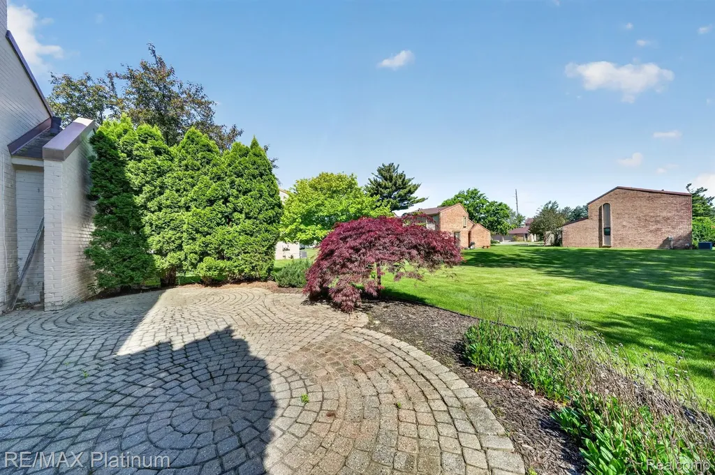 2927 Moon Lake Drive West Bloomfield Charter Township MI 48323
