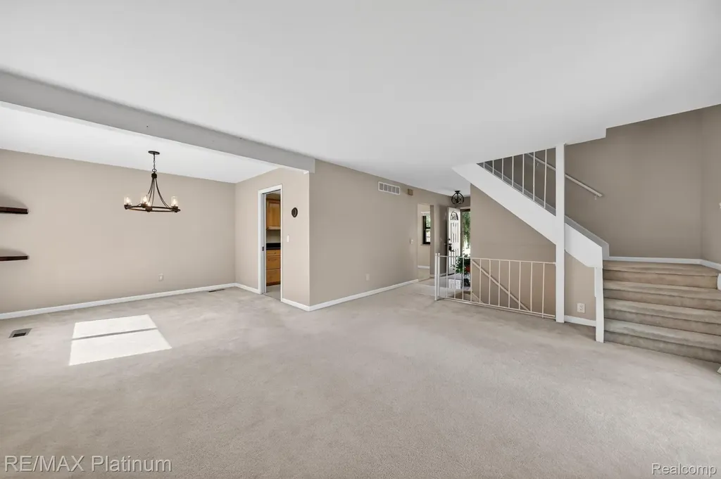 2927 Moon Lake Drive West Bloomfield Charter Township MI 48323
