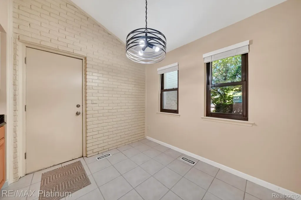 2927 Moon Lake Drive West Bloomfield Charter Township MI 48323