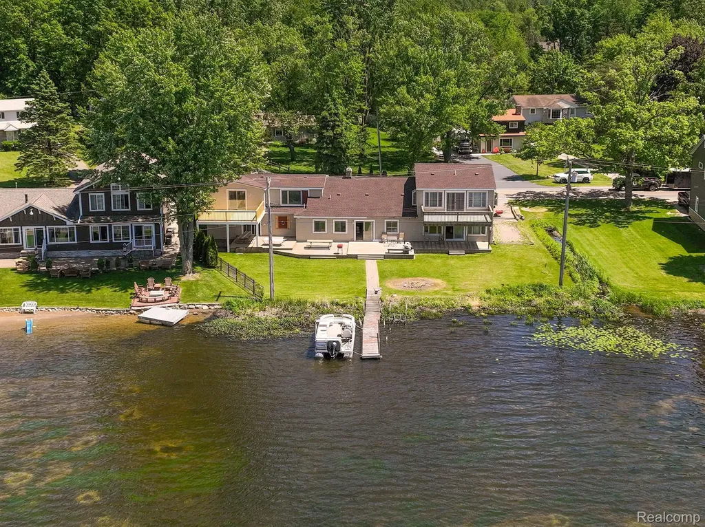 1794 S Hughes Road Brighton Township MI 48114