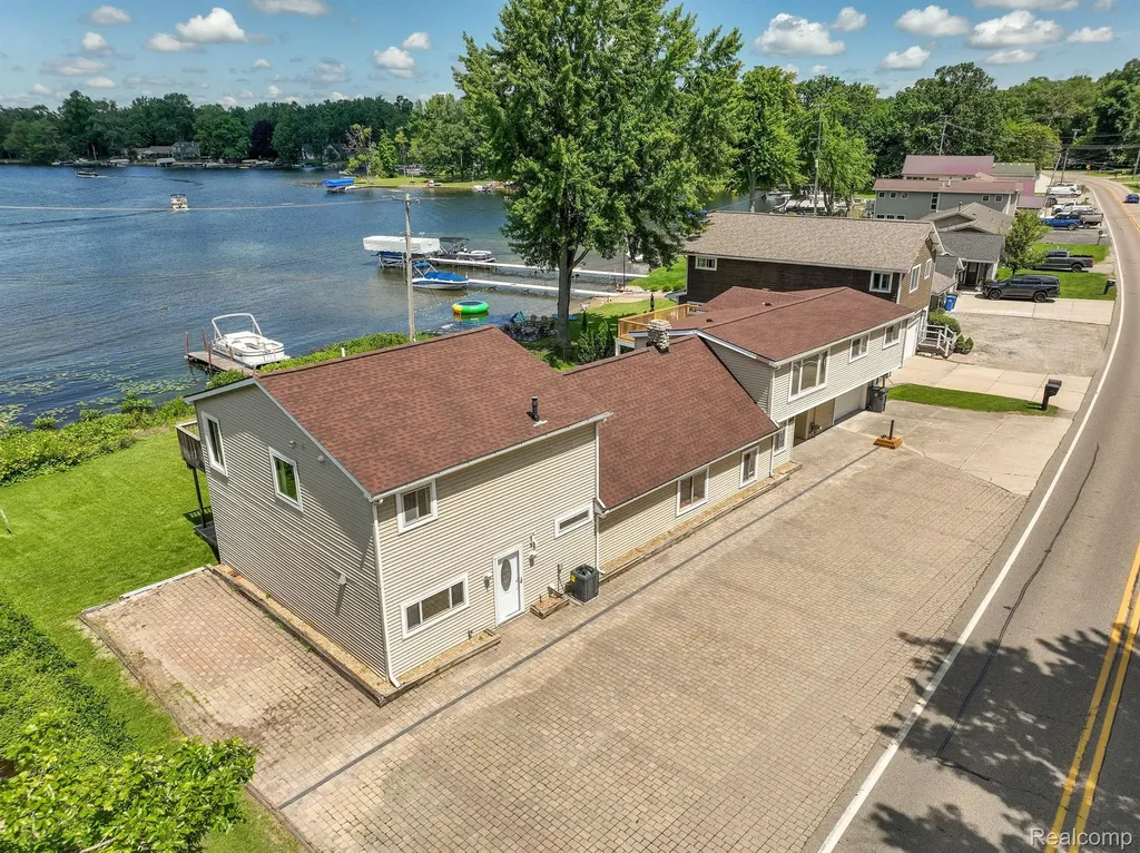 1794 S Hughes Road Brighton Township MI 48114