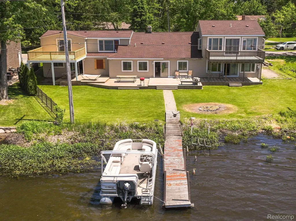 1794 S Hughes Road Brighton Township MI 48114