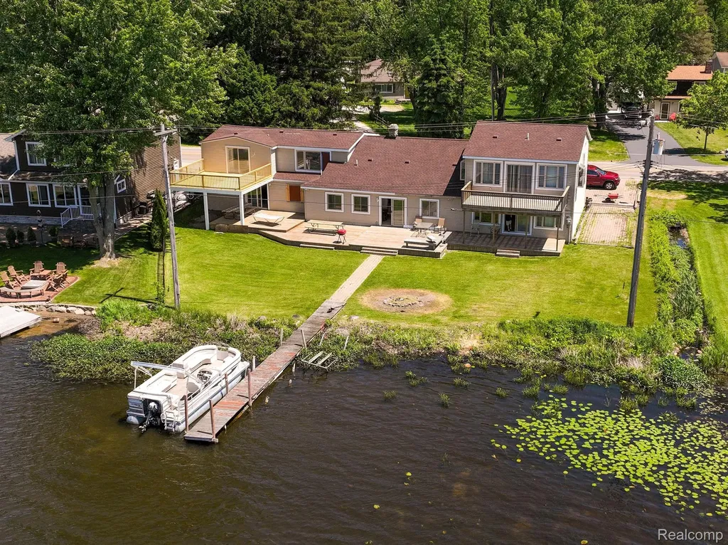 1794 S Hughes Road Brighton Township MI 48114