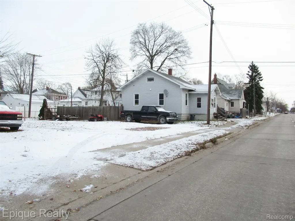 1711 Oak Street Port Huron City MI 48060