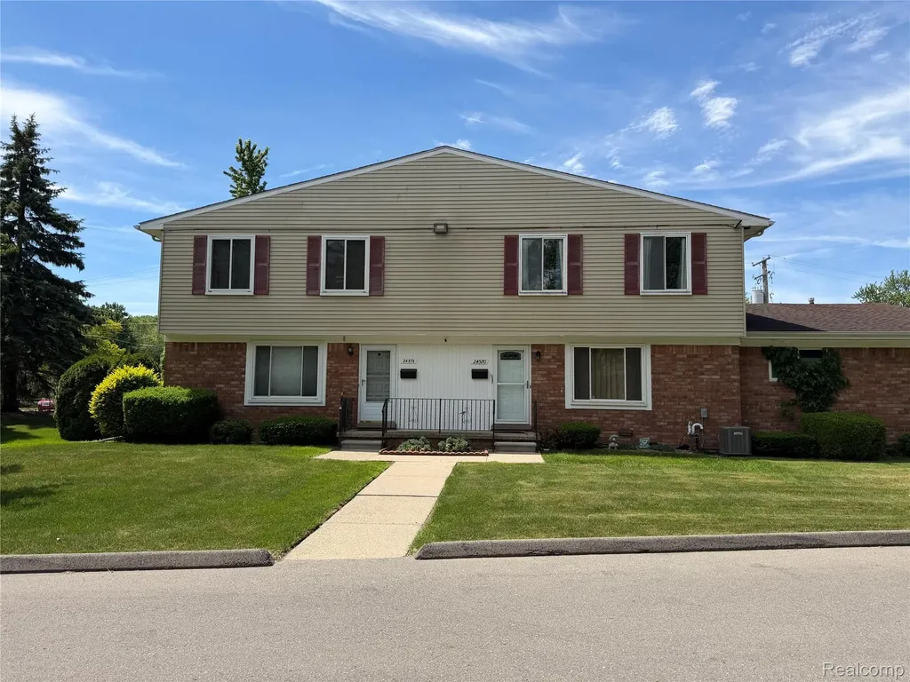 24570 Quad Park Lane Clinton Charter Township MI 48035