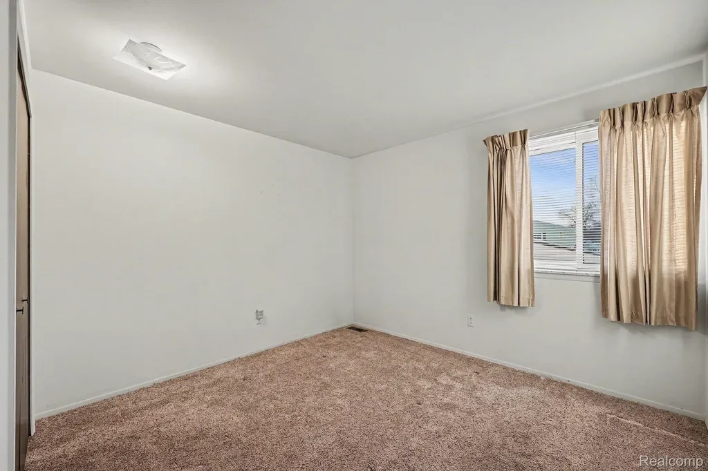 24570 Quad Park Lane Clinton Charter Township MI 48035