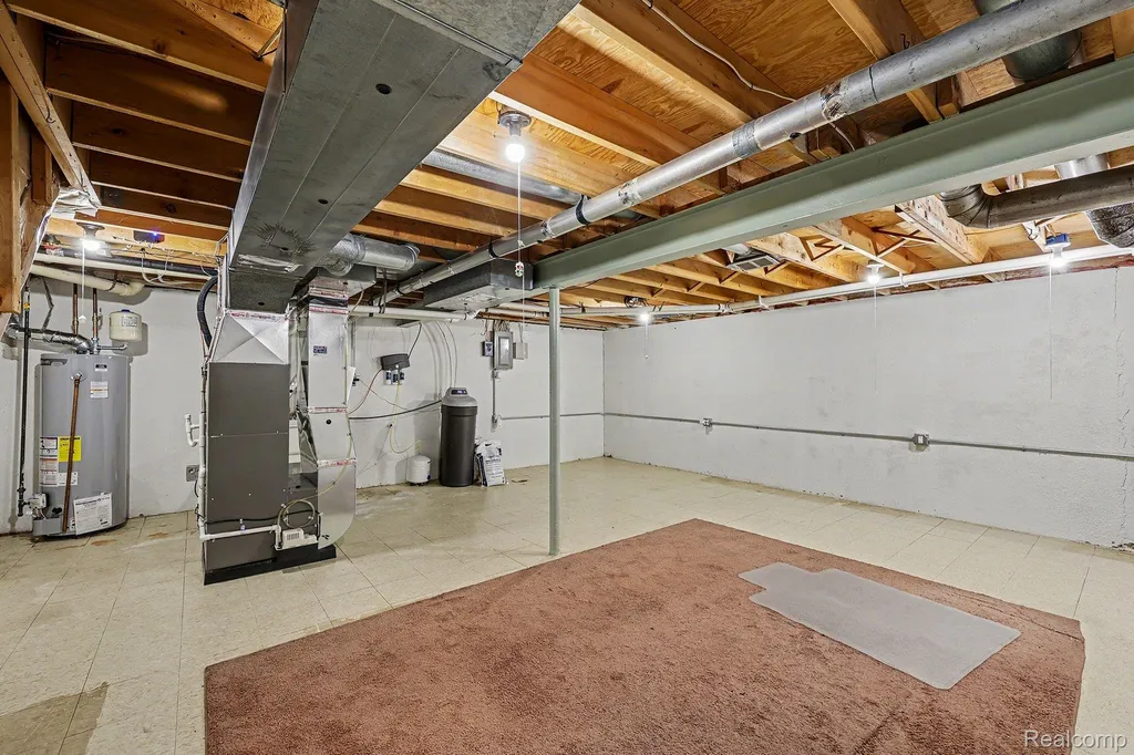 24570 Quad Park Lane Clinton Charter Township MI 48035