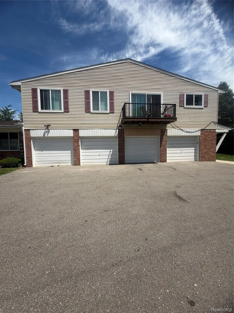 24570 Quad Park Lane Clinton Charter Township MI 48035