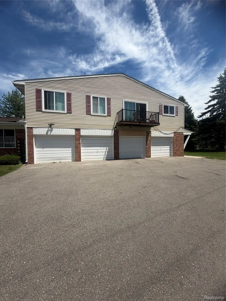 24570 Quad Park Lane Clinton Charter Township MI 48035