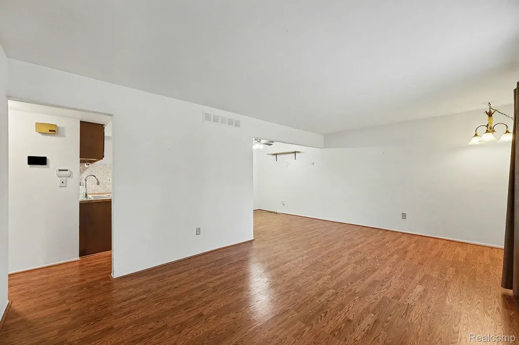 24570 Quad Park Lane Clinton Charter Township MI 48035