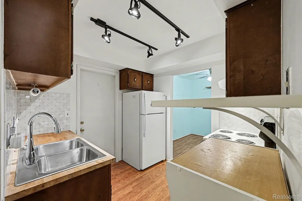 24570 Quad Park Lane Clinton Charter Township MI 48035