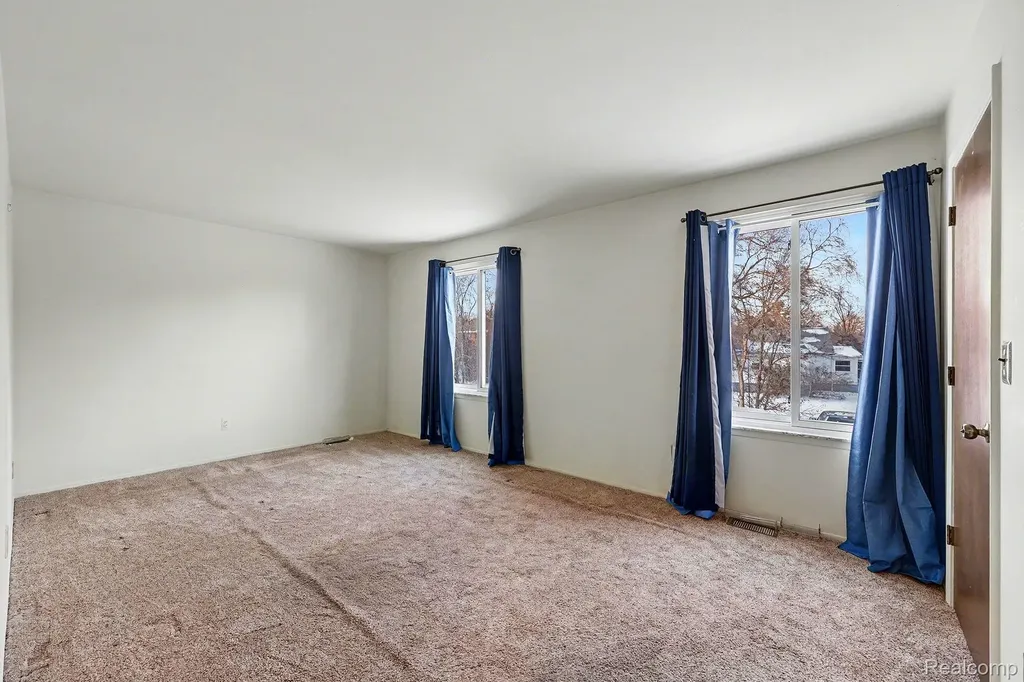 24570 Quad Park Lane Clinton Charter Township MI 48035
